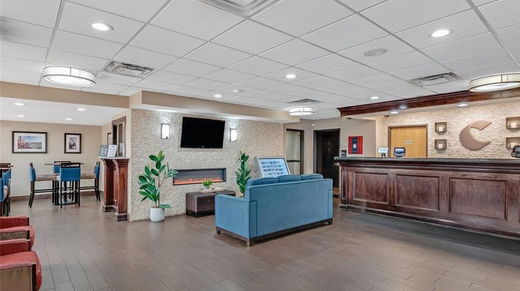 Comfort Inn Detroit Lobby