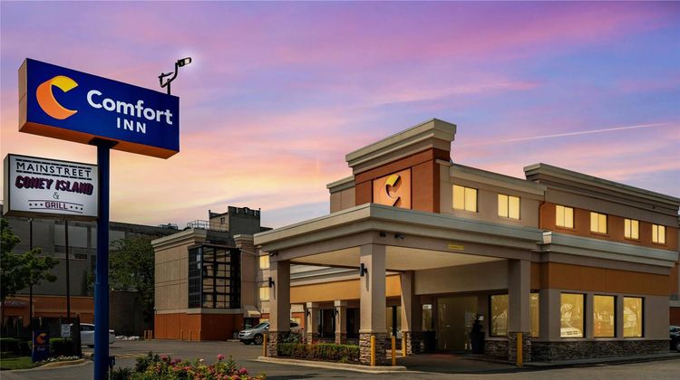 Comfort Inn Detroit Exterior
