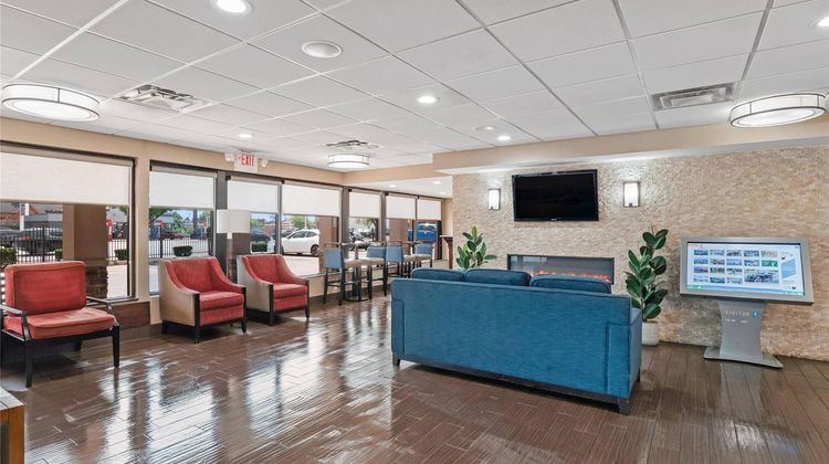 Comfort Inn Detroit Lobby