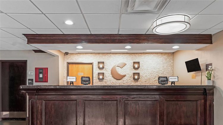 Comfort Inn Detroit Lobby