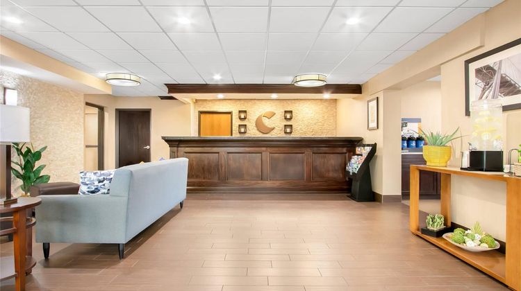 Comfort Inn Detroit Lobby