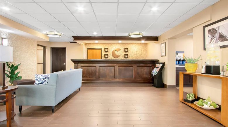<b>Comfort Inn Detroit Lobby</b>. Images powered by <a href="https://iceportal.shijigroup.com/" title="IcePortal" target="_blank">IcePortal</a>.