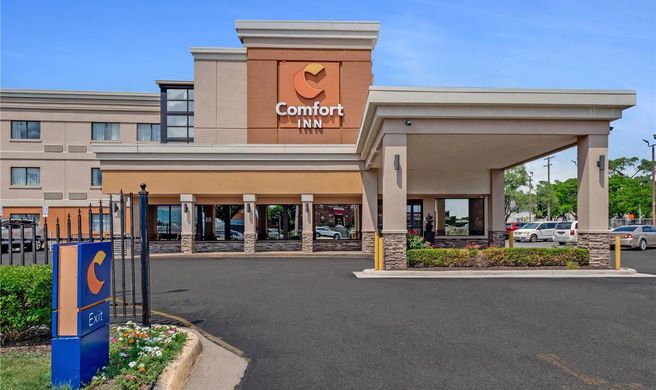 Comfort Inn Detroit Exterior