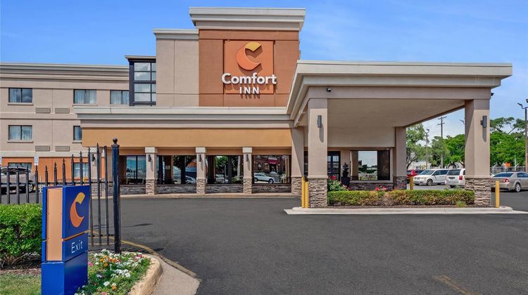 Comfort Inn Detroit Exterior