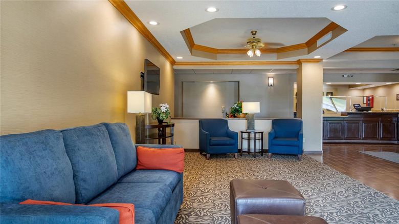 <b>Comfort Inn Charlotte Lobby</b>. Images powered by <a href="https://iceportal.shijigroup.com/" title="IcePortal" target="_blank">IcePortal</a>.
