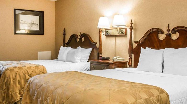 <b>Clarion Hotel Mackinaw City Beachfront Room</b>. Images powered by <a href="https://iceportal.shijigroup.com/" title="IcePortal" target="_blank">IcePortal</a>.