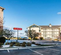 Clarion Hotel Mackinaw City Beachfront Exterior