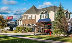 Clarion Hotel Mackinaw City Beachfront