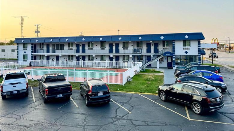 <b>Rodeway Inn St Joseph Exterior</b>. Images powered by <a href="https://iceportal.shijigroup.com/" title="IcePortal" target="_blank">IcePortal</a>.