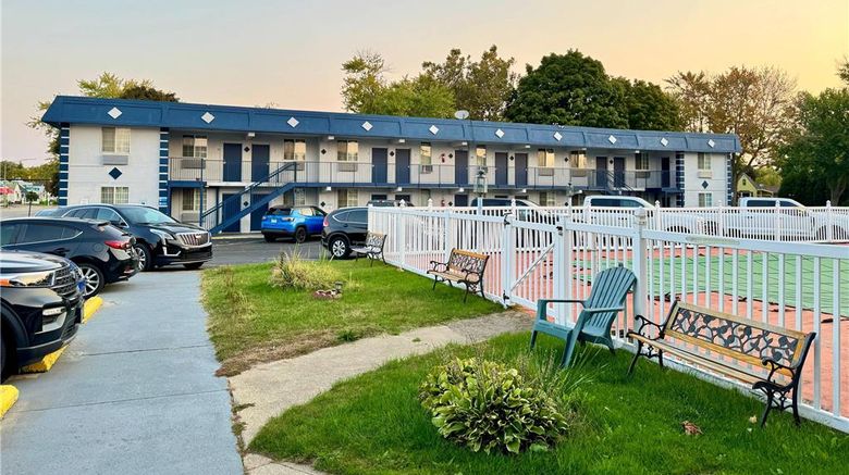 <b>Rodeway Inn St Joseph Exterior</b>. Images powered by <a href="https://iceportal.shijigroup.com/" title="IcePortal" target="_blank">IcePortal</a>.