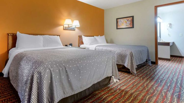 Econo Lodge Lakeside Room