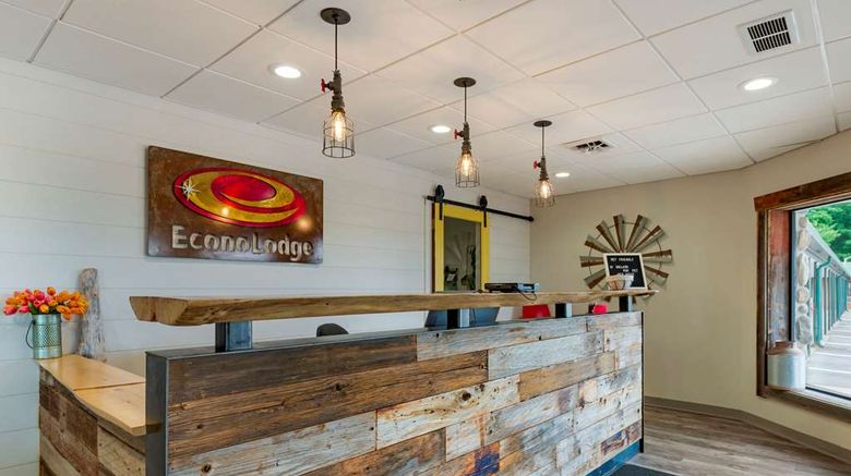 <b>Econo Lodge Lakeside Lobby</b>. Images powered by <a href="https://iceportal.shijigroup.com/" title="IcePortal" target="_blank">IcePortal</a>.