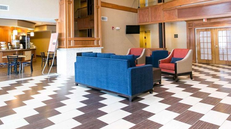 Comfort Suites of Benton Harbor Lobby