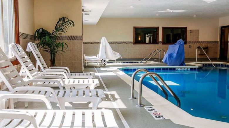 <b>Comfort Suites of Benton Harbor Pool</b>. Images powered by <a href="https://iceportal.shijigroup.com/" title="IcePortal" target="_blank">IcePortal</a>.