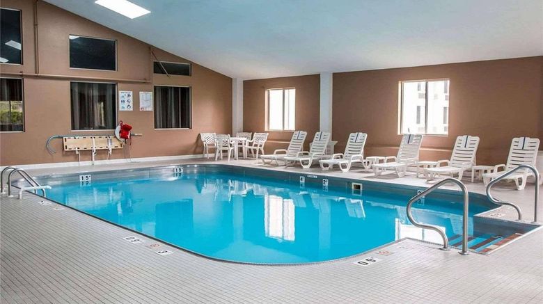 <b>Country Inn & Suites Battle Creek Pool</b>. Images powered by <a href="https://iceportal.shijigroup.com/" title="IcePortal" target="_blank">IcePortal</a>.