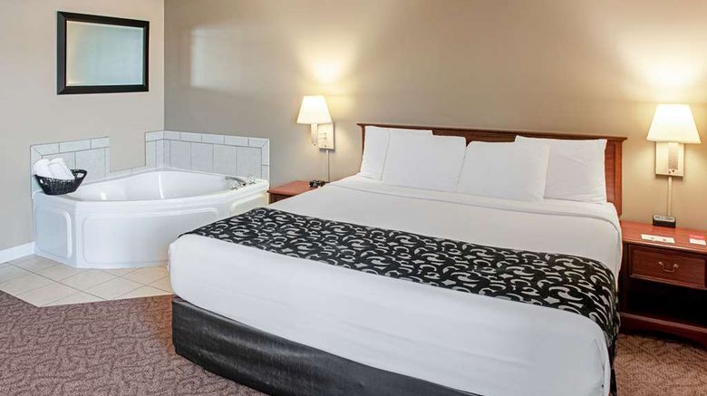<b>Econo Lodge on the Bay Suite</b>. Images powered by <a href="https://iceportal.shijigroup.com/" title="IcePortal" target="_blank">IcePortal</a>.