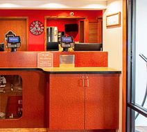 Econo Lodge on the Bay Lobby