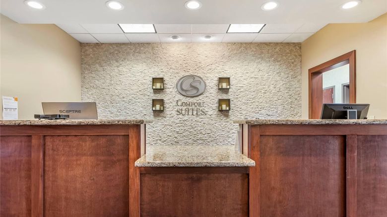 <b>Comfort Suites Grand Rapids North Lobby</b>. Images powered by <a href="https://iceportal.shijigroup.com/" title="IcePortal" target="_blank">IcePortal</a>.