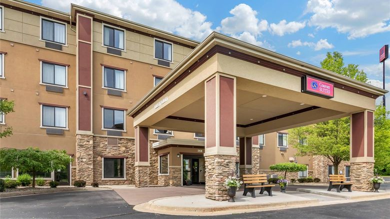 <b>Comfort Suites Grand Rapids North Exterior</b>. Images powered by <a href="https://iceportal.shijigroup.com/" title="IcePortal" target="_blank">IcePortal</a>.