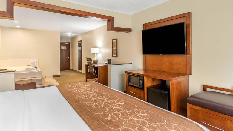 <b>Comfort Suites Grand Rapids North Suite</b>. Images powered by <a href="https://iceportal.shijigroup.com/" title="IcePortal" target="_blank">IcePortal</a>.