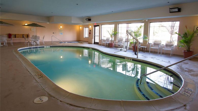 <b>Comfort Suites Grand Rapids North Pool</b>. Images powered by <a href="https://iceportal.shijigroup.com/" title="IcePortal" target="_blank">IcePortal</a>.