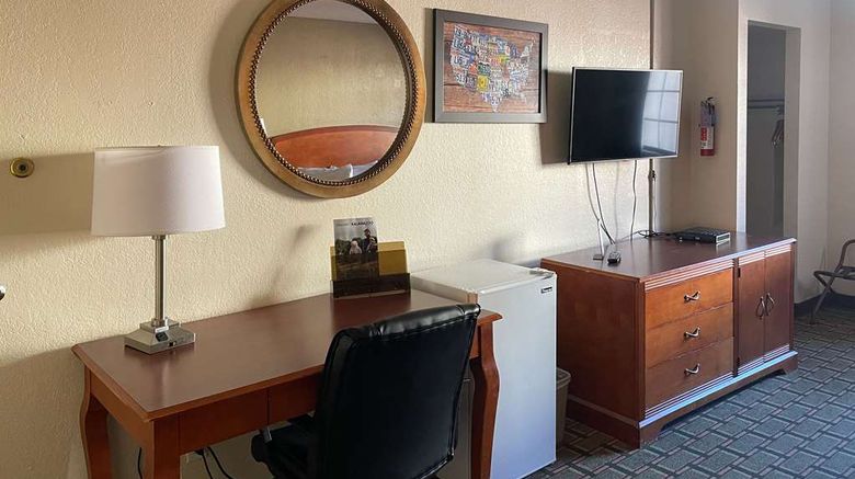 <b>Econo Lodge Kalamazoo Room</b>. Images powered by <a href="https://iceportal.shijigroup.com/" title="IcePortal" target="_blank">IcePortal</a>.