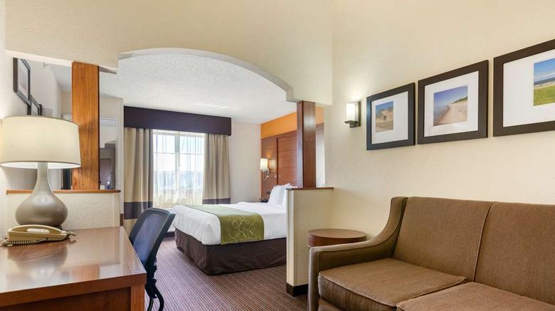 <b>Comfort Suites Stevensville Suite</b>. Images powered by <a href="https://iceportal.shijigroup.com/" title="IcePortal" target="_blank">IcePortal</a>.