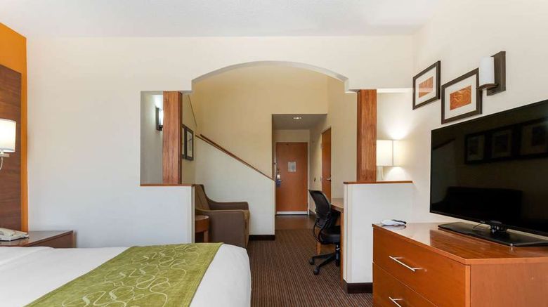 <b>Comfort Suites Stevensville Suite</b>. Images powered by <a href="https://iceportal.shijigroup.com/" title="IcePortal" target="_blank">IcePortal</a>.