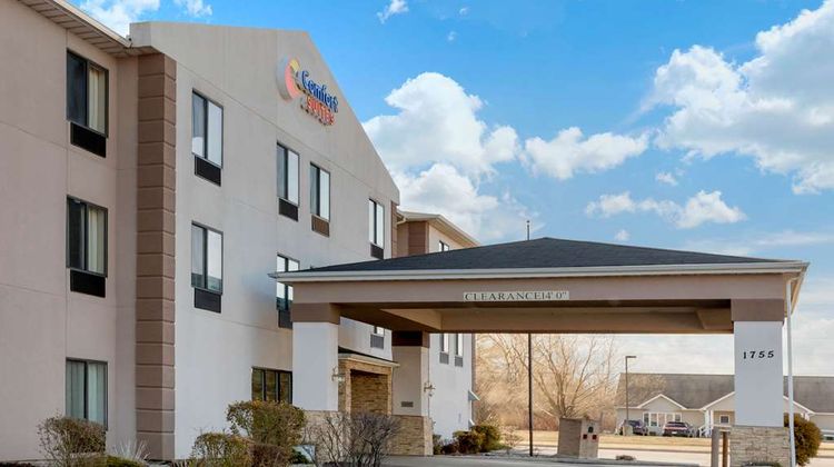 Comfort Suites Exterior