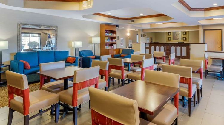 Comfort Suites South Haven Lobby