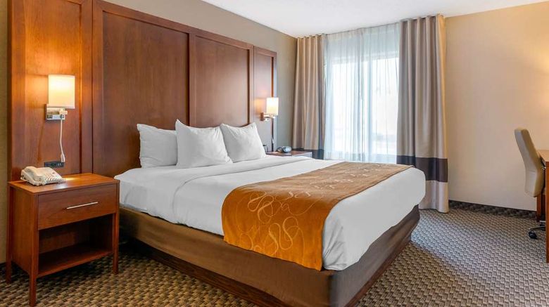 <b>Comfort Suites Suite</b>. Images powered by <a href="https://iceportal.shijigroup.com/" title="IcePortal" target="_blank">IcePortal</a>.