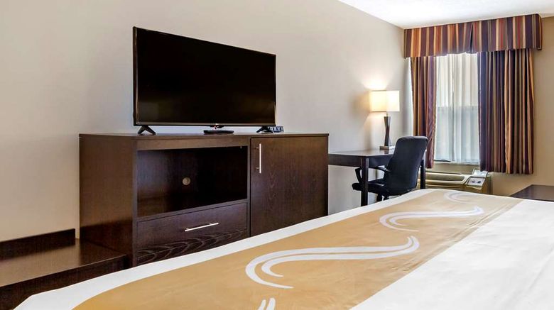 <b>Quality Inn & Suites Room</b>. Images powered by <a href="https://iceportal.shijigroup.com/" title="IcePortal" target="_blank">IcePortal</a>.