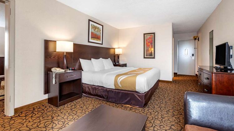 Quality Inn & Suites Suite