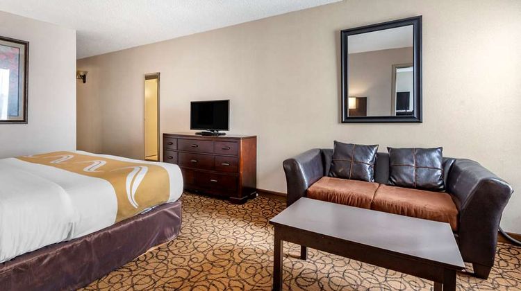 Quality Inn & Suites Suite