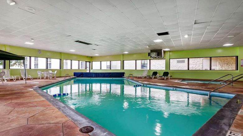 <b>Quality Inn & Suites Pool</b>. Images powered by <a href="https://iceportal.shijigroup.com/" title="IcePortal" target="_blank">IcePortal</a>.
