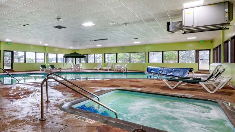 <b>Quality Inn & Suites Pool</b>. Images powered by <a href="https://iceportal.shijigroup.com/" title="IcePortal" target="_blank">IcePortal</a>.