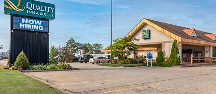 Quality Inn & Suites Exterior