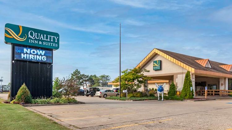 Quality Inn & Suites Exterior