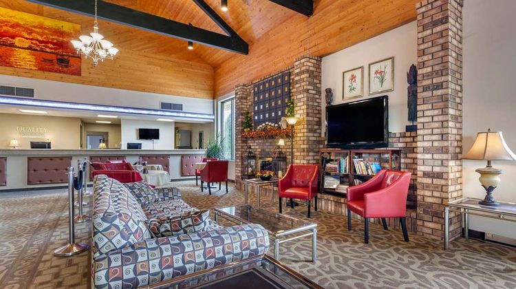 Quality Inn & Suites Lobby