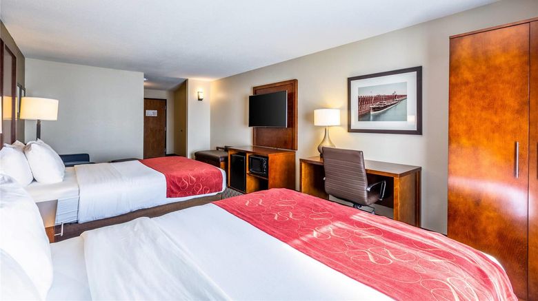 <b>Comfort Suites Escanaba West Suite</b>. Images powered by <a href="https://iceportal.shijigroup.com/" title="IcePortal" target="_blank">IcePortal</a>.