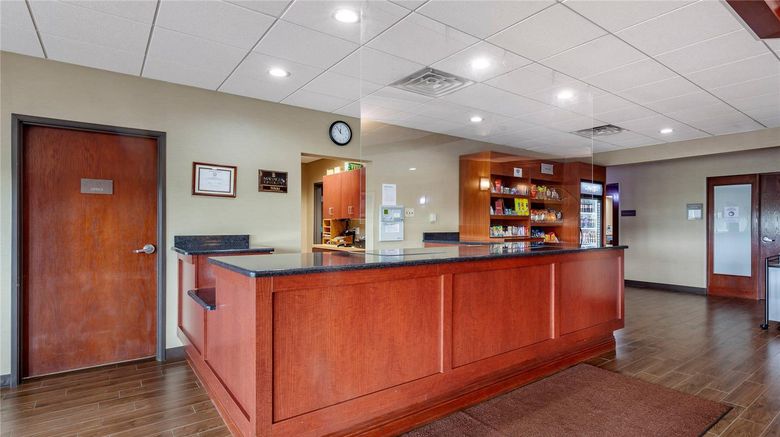 <b>Comfort Suites Escanaba West Lobby</b>. Images powered by <a href="https://iceportal.shijigroup.com/" title="IcePortal" target="_blank">IcePortal</a>.