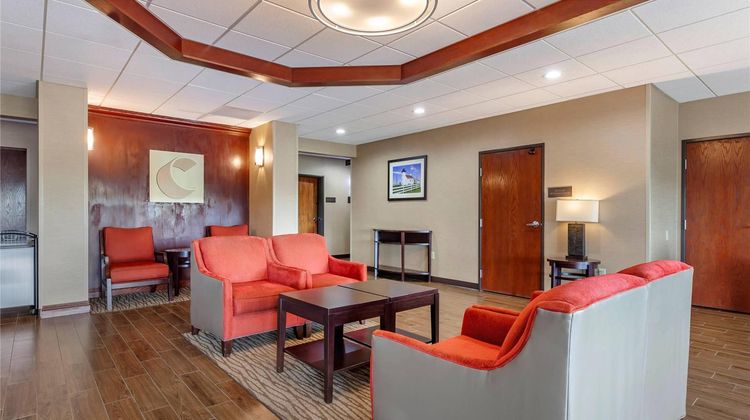Comfort Suites Escanaba West Lobby