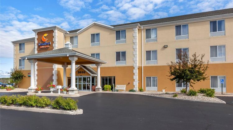 Comfort Suites Escanaba West Exterior