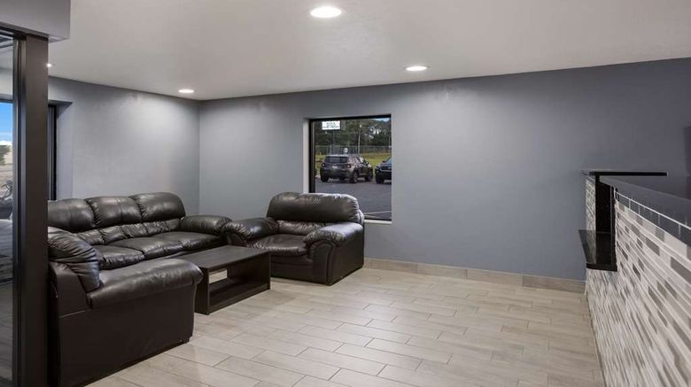 <b>Quality Inn and Suites Lobby</b>. Images powered by <a href="https://iceportal.shijigroup.com/" title="IcePortal" target="_blank">IcePortal</a>.