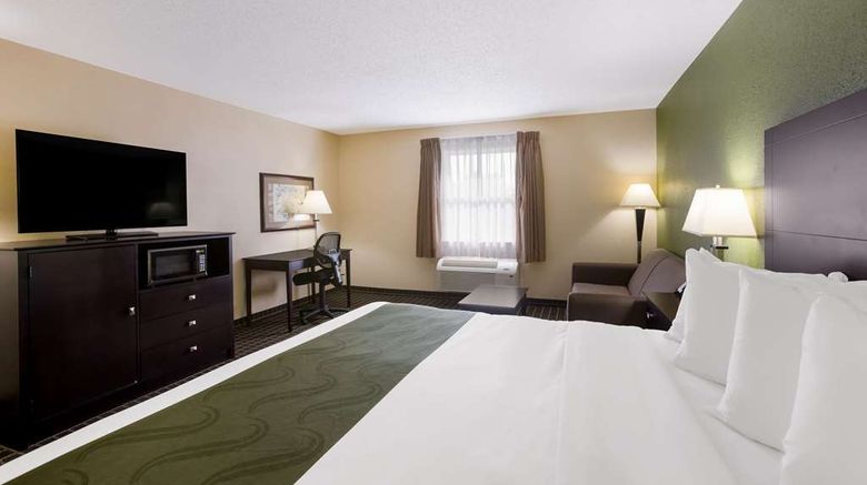 <b>Quality Inn and Suites Room</b>. Images powered by <a href="https://iceportal.shijigroup.com/" title="IcePortal" target="_blank">IcePortal</a>.
