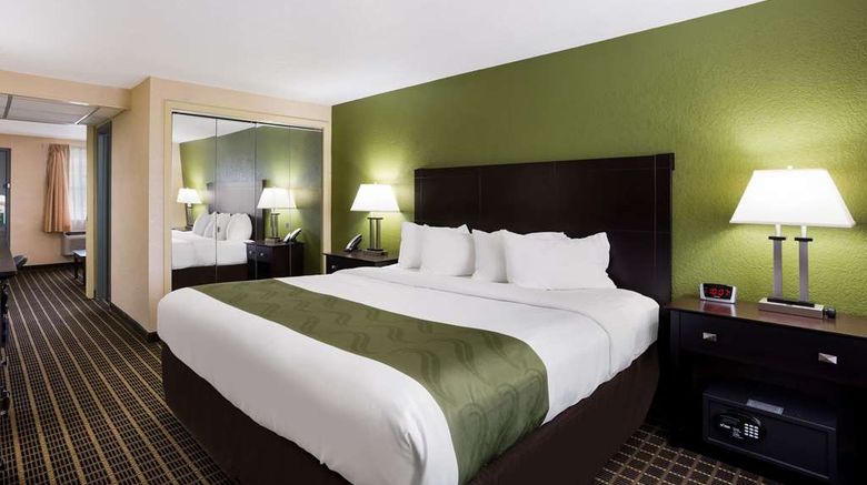 <b>Quality Inn and Suites Suite</b>. Images powered by <a href="https://iceportal.shijigroup.com/" title="IcePortal" target="_blank">IcePortal</a>.