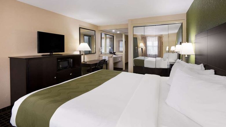 <b>Quality Inn and Suites Suite</b>. Images powered by <a href="https://iceportal.shijigroup.com/" title="IcePortal" target="_blank">IcePortal</a>.