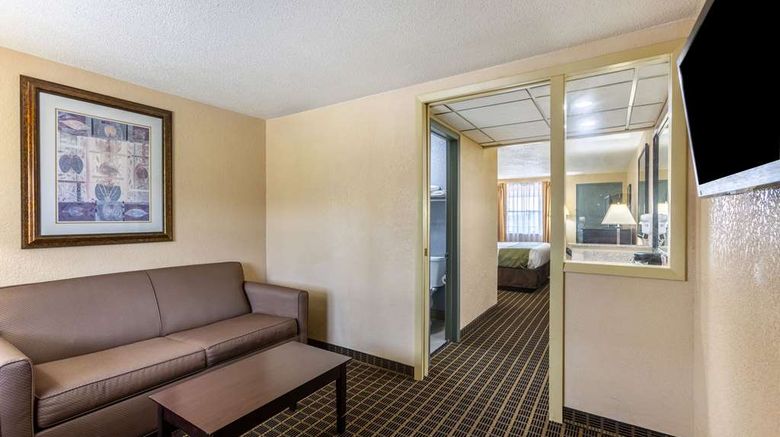 <b>Quality Inn and Suites Suite</b>. Images powered by <a href="https://iceportal.shijigroup.com/" title="IcePortal" target="_blank">IcePortal</a>.