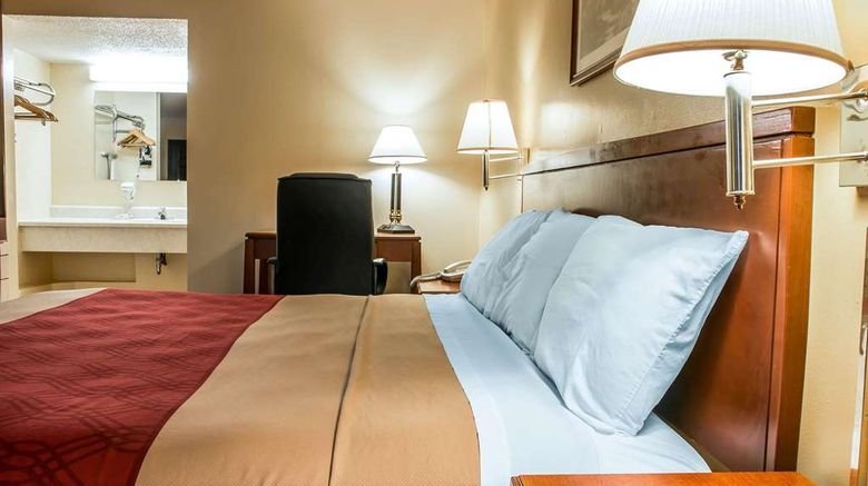 <b>Econo Lodge Paw Paw Room</b>. Images powered by <a href="https://iceportal.shijigroup.com/" title="IcePortal" target="_blank">IcePortal</a>.