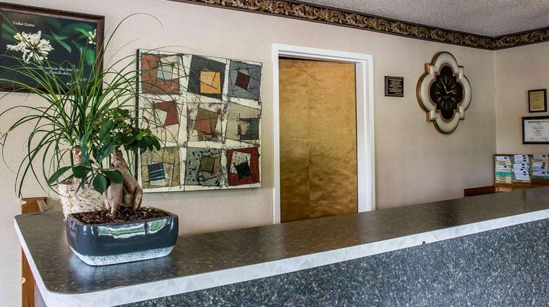 <b>Econo Lodge Paw Paw Lobby</b>. Images powered by <a href="https://iceportal.shijigroup.com/" title="IcePortal" target="_blank">IcePortal</a>.